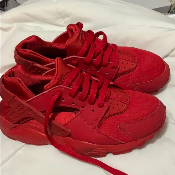 red nike huarache shoes